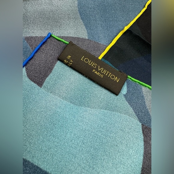 Louis Vuitton Blue Camouflage 100% Silk Designer Scarf - Picture 4 of 5